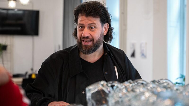 Ezek tényleg beteg állatok: emberi vérrel írt aberrált könyvet a tiszás megmondóember