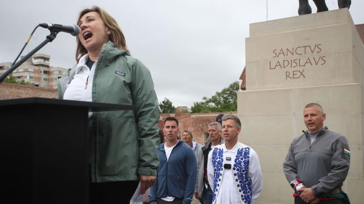 Ukránrajongó LMBTQ-aktivista dolgozik a tiszás Rost Andreának