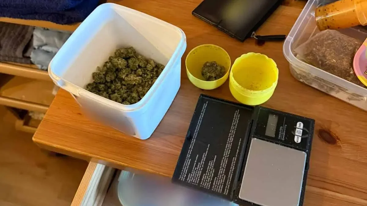 Elfogtak egy férfit, aki kindertojásban is rejtegetett drogot Zuglóban