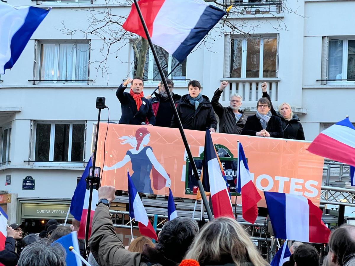 Széttépték az uniós zászlót és a Frexit-et követelték a francia tüntetők Párizsban