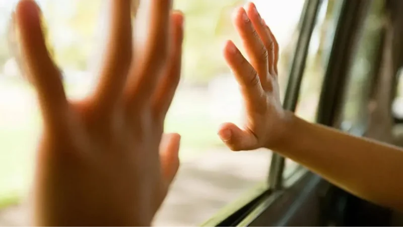 Vádat emeltek egy apa ellen, aki saját kiskorú lányát is zaklatta