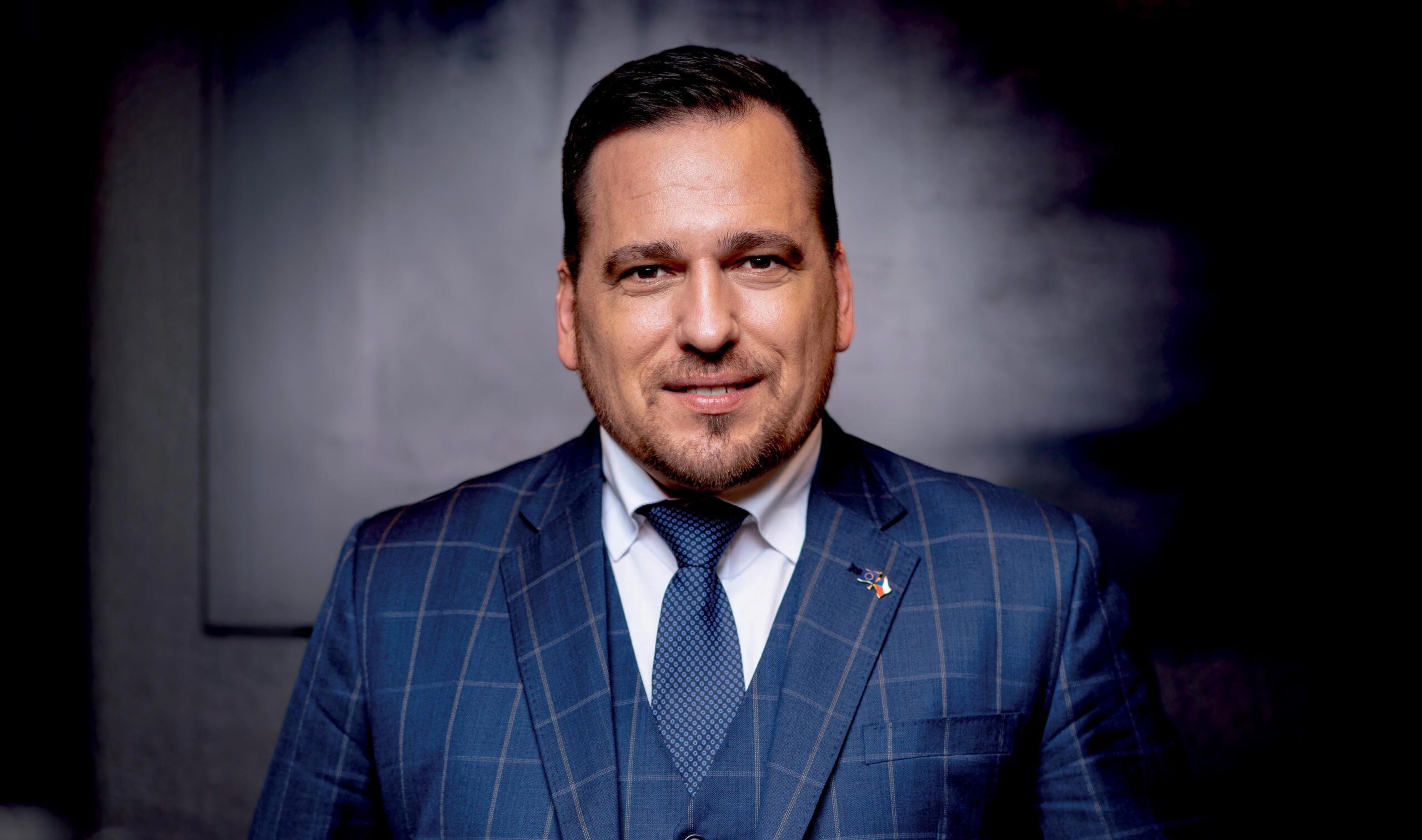 Magyar Péter néppárti képviselőtársa megfenyegette Magyarországot