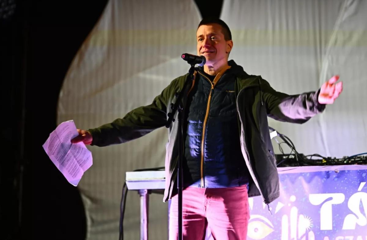 Ismét a Kossuth térre mennek tüntetni a drogosok: elegük van a sok drograzziából