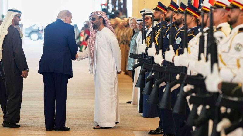 A Fehér Ház árnyékában: Így vásárolta be magát az abu-dzabi királyi család a Trump-kriptobirodalomba