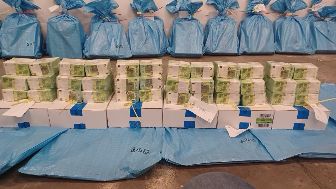 Kitartóan mosdatja a 444 az ukránokat: még az aranykonvoj-ügyet is ki akarják magyarázni, holott az ukránok több tízmilliárd forintnyi pénzzel buktak le