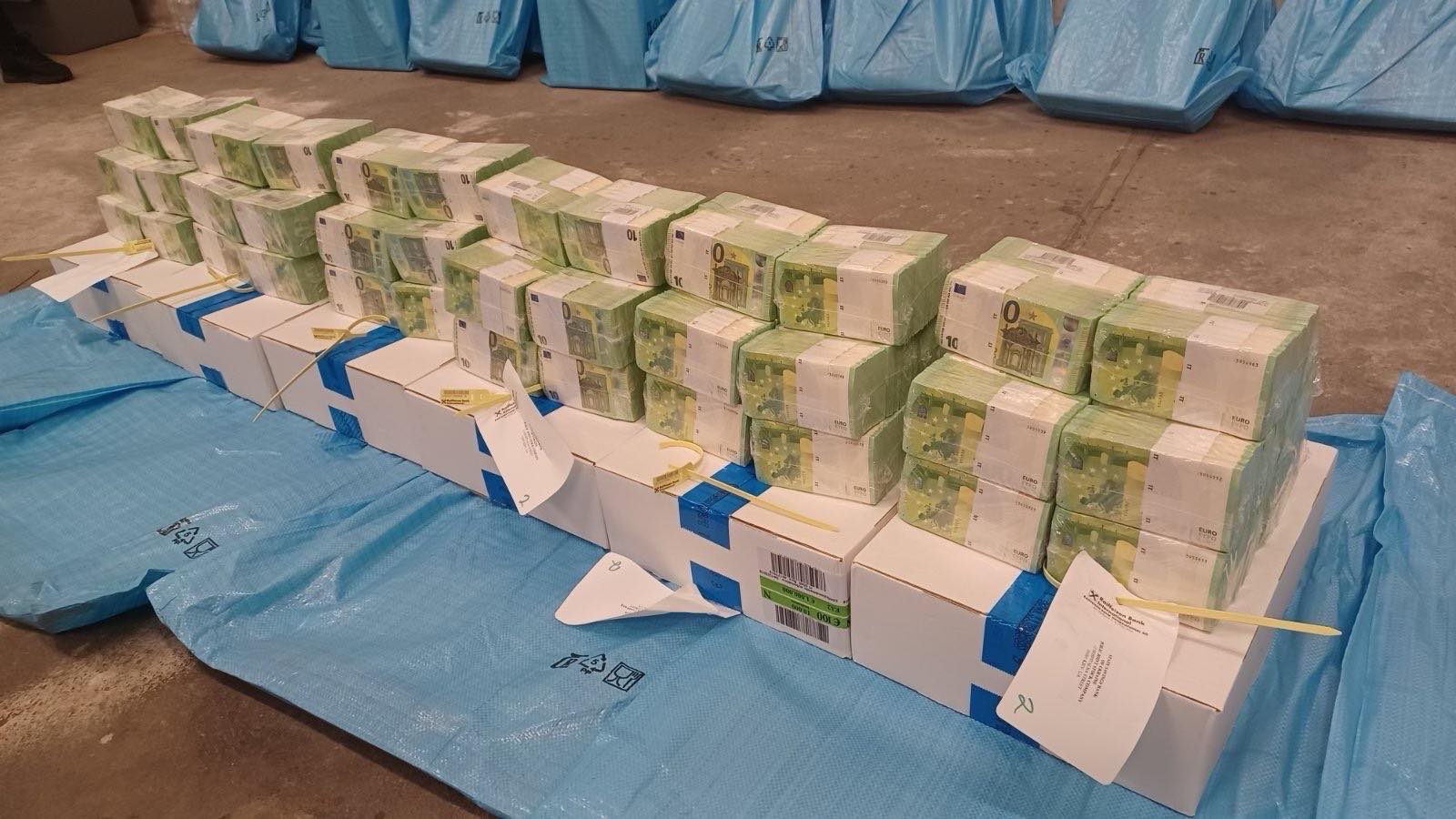 Ukrajna készpénzhiánnyal néz szembe, miután Magyarországon lekapcsolták az „aranykonvojt”