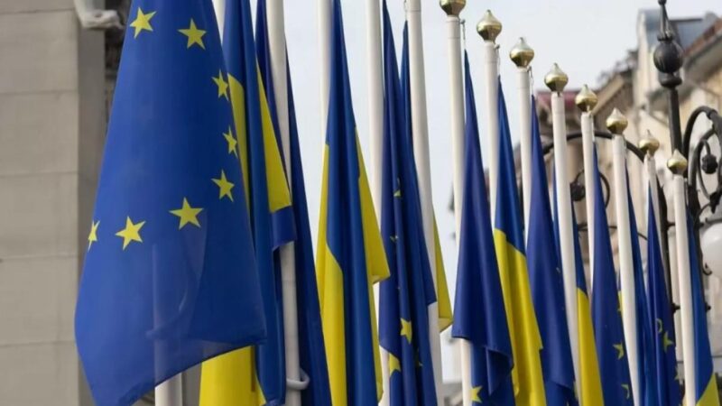 Az Európai Bizottság elfogadhatatlannak tartja Volodimir Zelenszkij Orbán Viktor magyar miniszterelnökkel szembeni fenyegetéseit