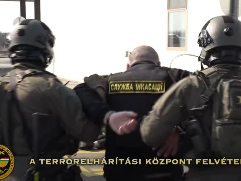 Videón, ahogy a TEK rajtaüt az ukrán aranykonvojon!