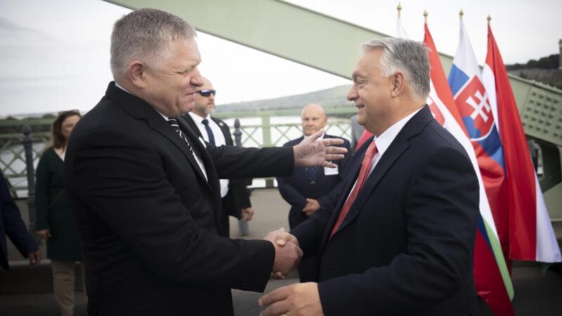 Fico: Szlovákia kész „átvenni a stafétát” Magyarországtól, és blokkolni az ukrán háborús kölcsönt