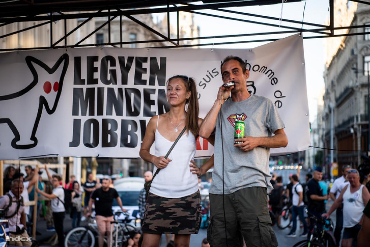 Órákkal a határidő előtt a Kutyapárt leadta az induláshoz szükséges aláírásokat