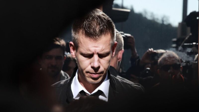 Bukott, sértett egykori nemzetbiztonságiak környékezték meg Magyar Péteréket