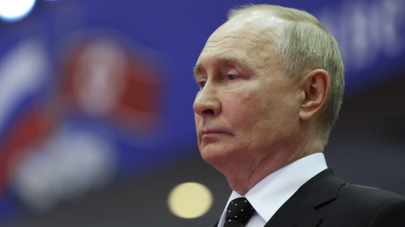 Putyin közölte a bahreini királlyal, hogy kész segíteni a közel-keleti helyzet stabilizálásában