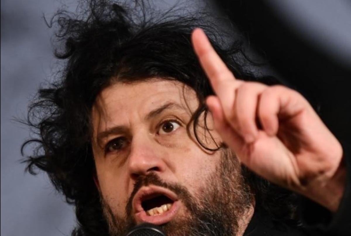 Puzsér Róbert nekiment az RTL-nek, mert csak a választás után tűzik műsorra a Heti Hetest