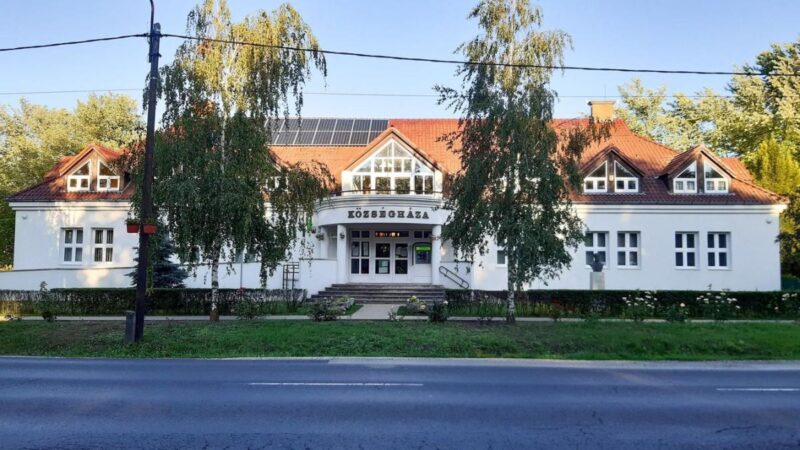 Lemondott Szentmártonkáta alpolgármestere, miután a Facebookon nőveréssel vádolták meg