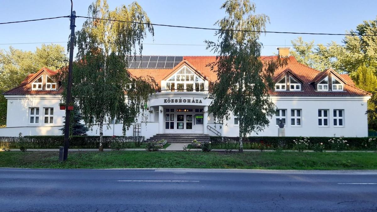 Lemondott Szentmártonkáta alpolgármestere, miután a Facebookon nőveréssel vádolták meg