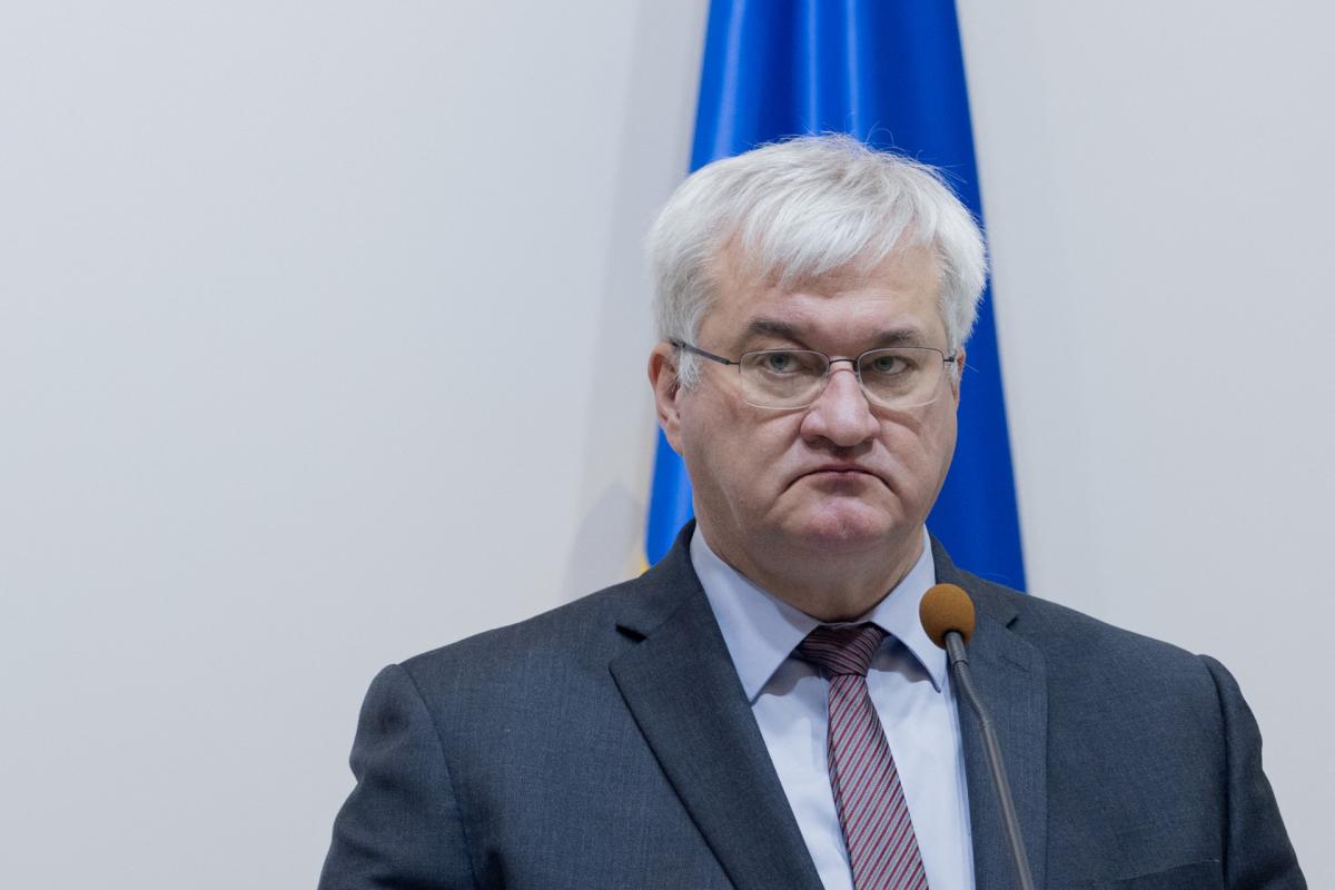 Ismét üzent az ukrán külügyminiszter: „az ukrán pénzszállítók letartóztatása állami zsarolás és állami terrorizmus”