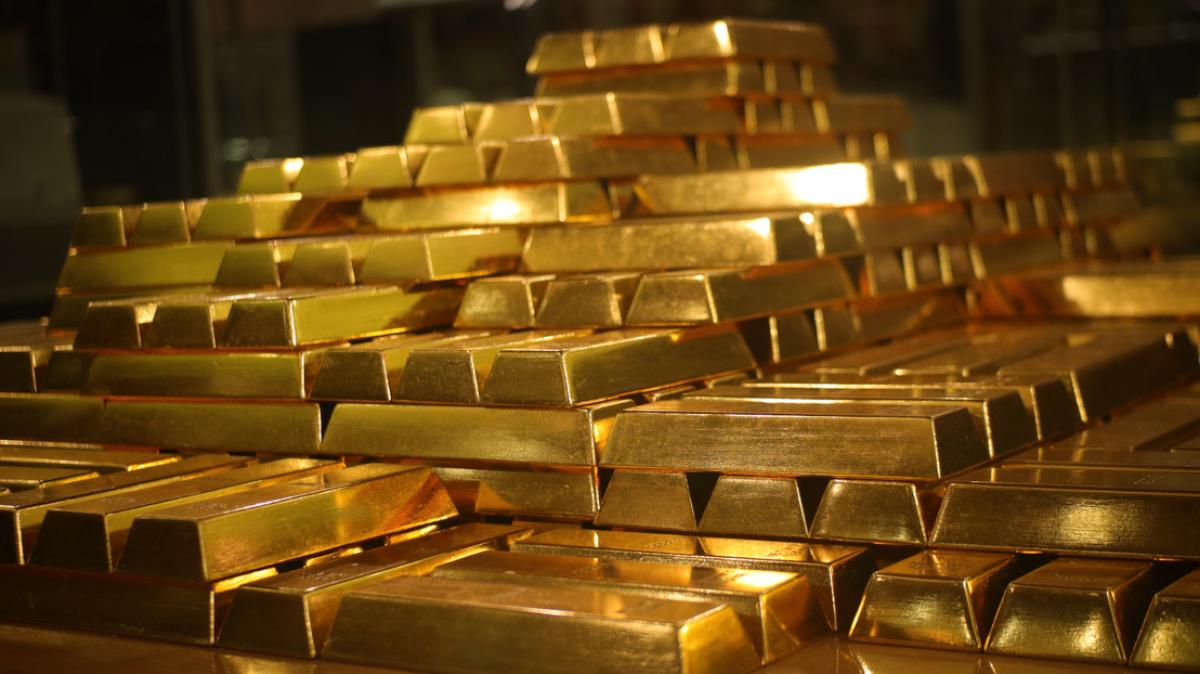 Nagyszabású NAV-akció: hét ukrán állampolgárt, köztük egy volt titkosszolgálati tábornokot állítottak elő – dollármilliókat és aranyat foglaltak le