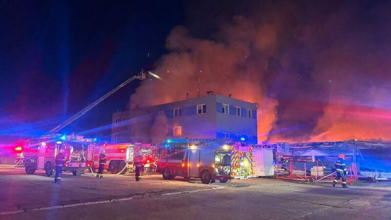 Terrortámadás Csehországban: lángokba borult a kulcsfontosságú fegyvergyár