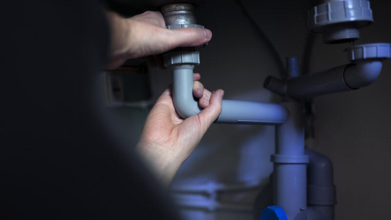 Ismét lecsapott a duguláselhárító maffia, ötmillió forintot csaltak ki egy nőtől