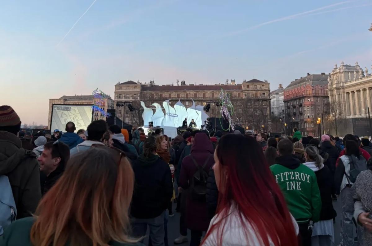 Drogosok tiltakoztak a Kossuth téren – fotókkal