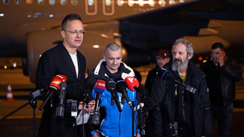 Két kárpátaljai magyar hadifoglyot hoztak haza Moszkvából – diplomáciai vita alakult ki Kijev és Budapest között