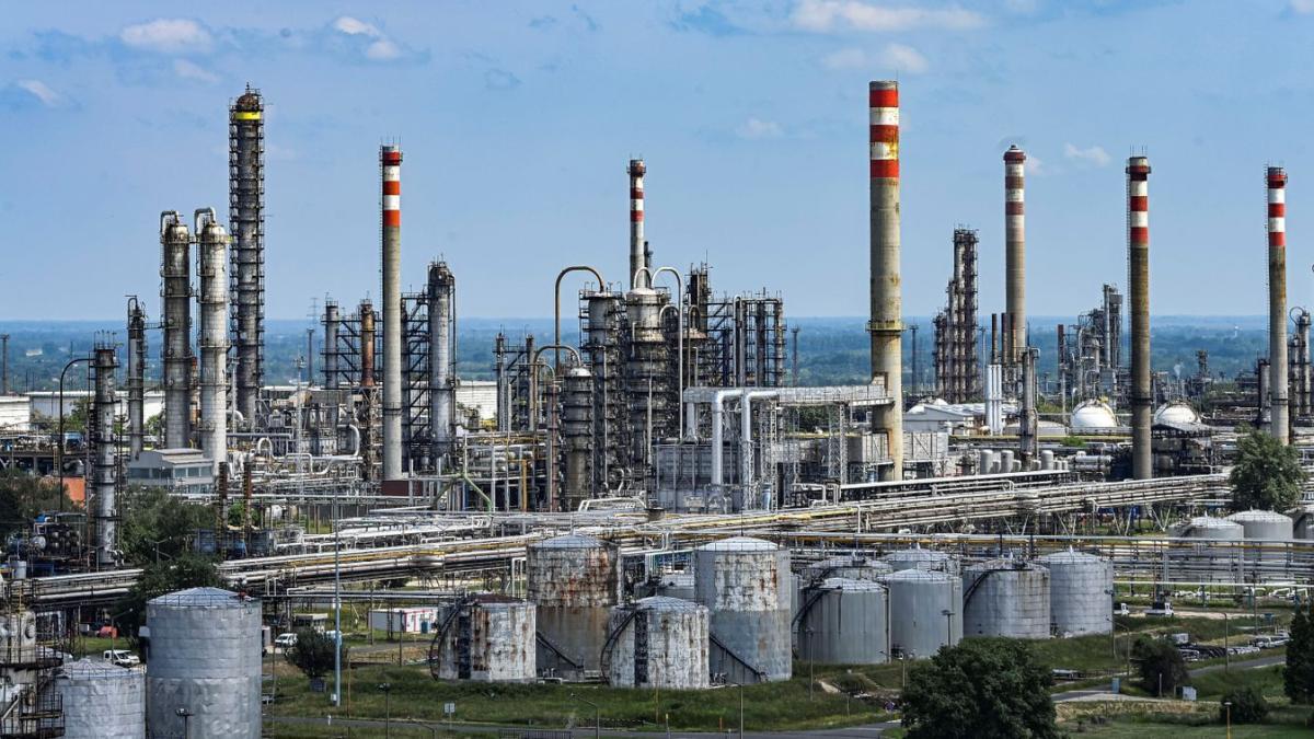 Magyarország és Szlovákia új benzin- és dízelvezetéket épít