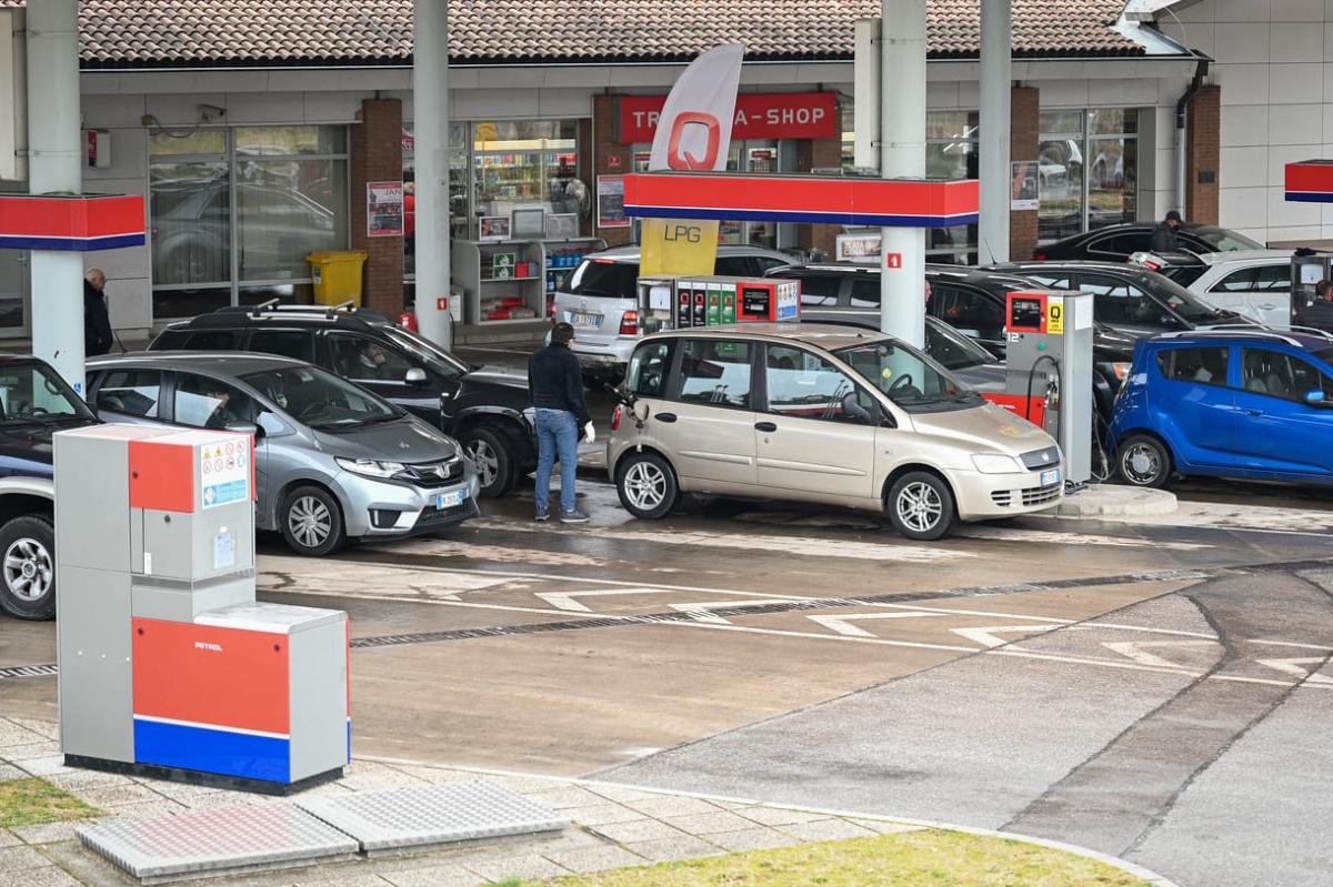 Szlovéniában mennyiségi korlátozást vezettek be a tankolható üzemanyagra