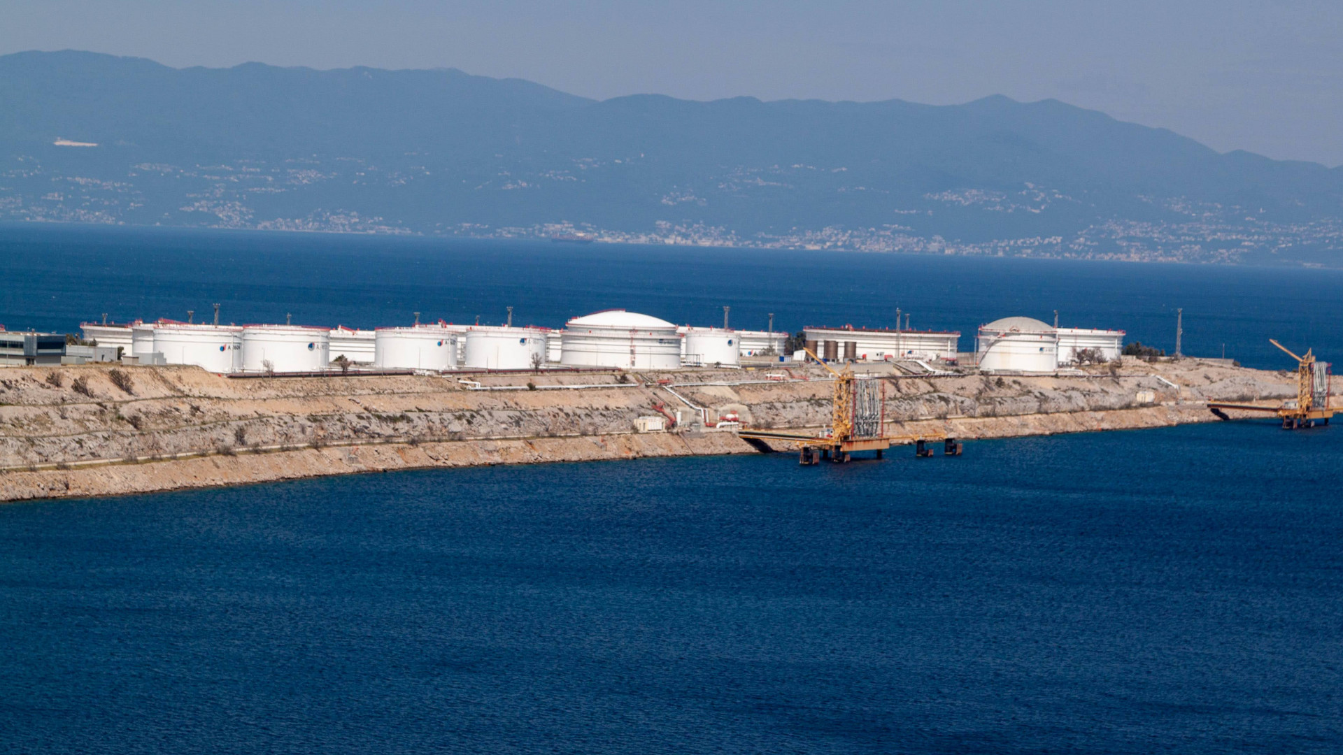 A Mol feljelenti a Janafot az Európai Bizottságnál