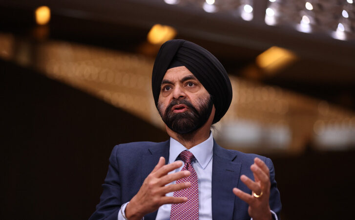 Súlyos gazdasági visszaesésre és áremelkedésekre figyelmeztetett a Világbank