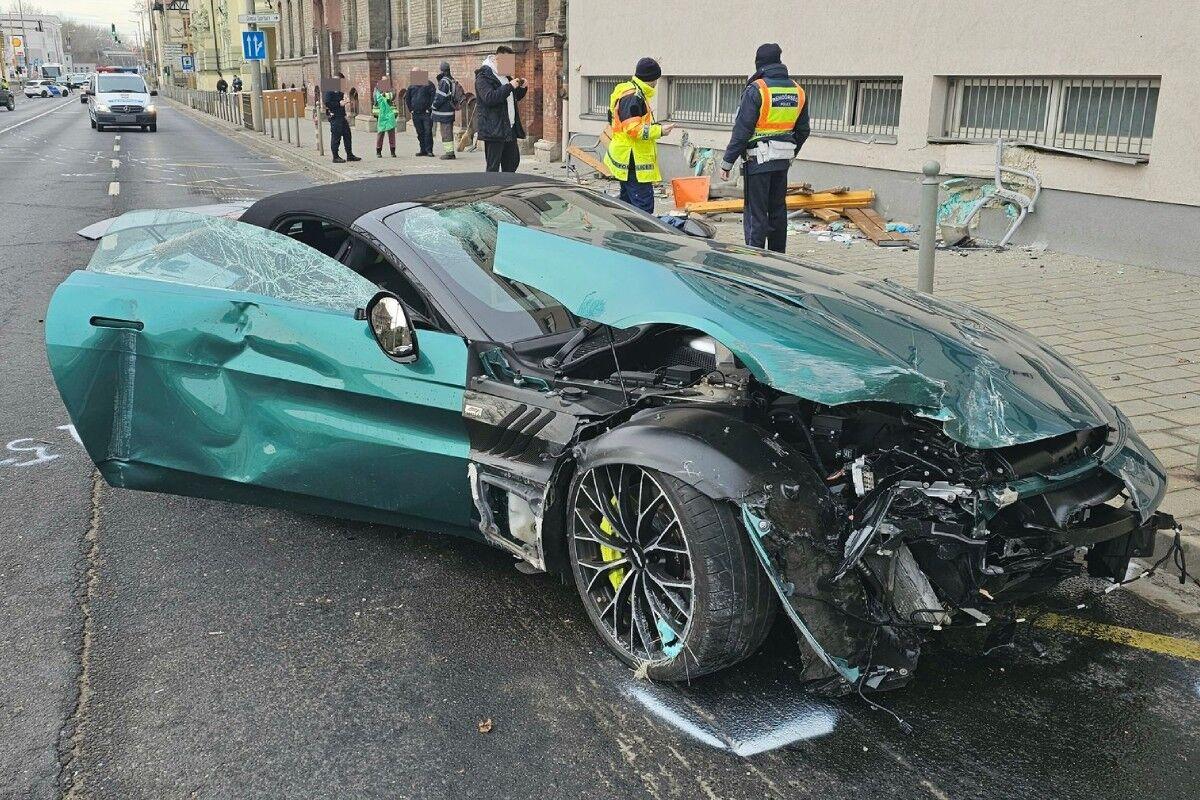 Letöltendőt kér az ügyészség az Aston Martin-os győri gázolóra