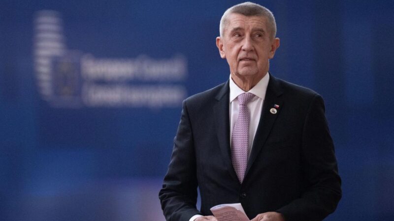 Tombol az üzemanyagválság: a csehek sem bírják a nyomást, Orbán receptjét másolják