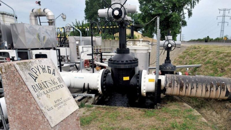 Ukránok: nem kell megjavítani a Barátság vezetéket, hanem búcsút kell inteni az orosz olajnak