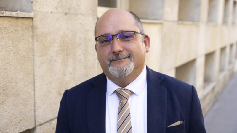 Csárdi Antal vitára hívta Bódis Krisztinát, és visszalépését ígéri, ha meggyőzi őt a Tisza Párt politikusa