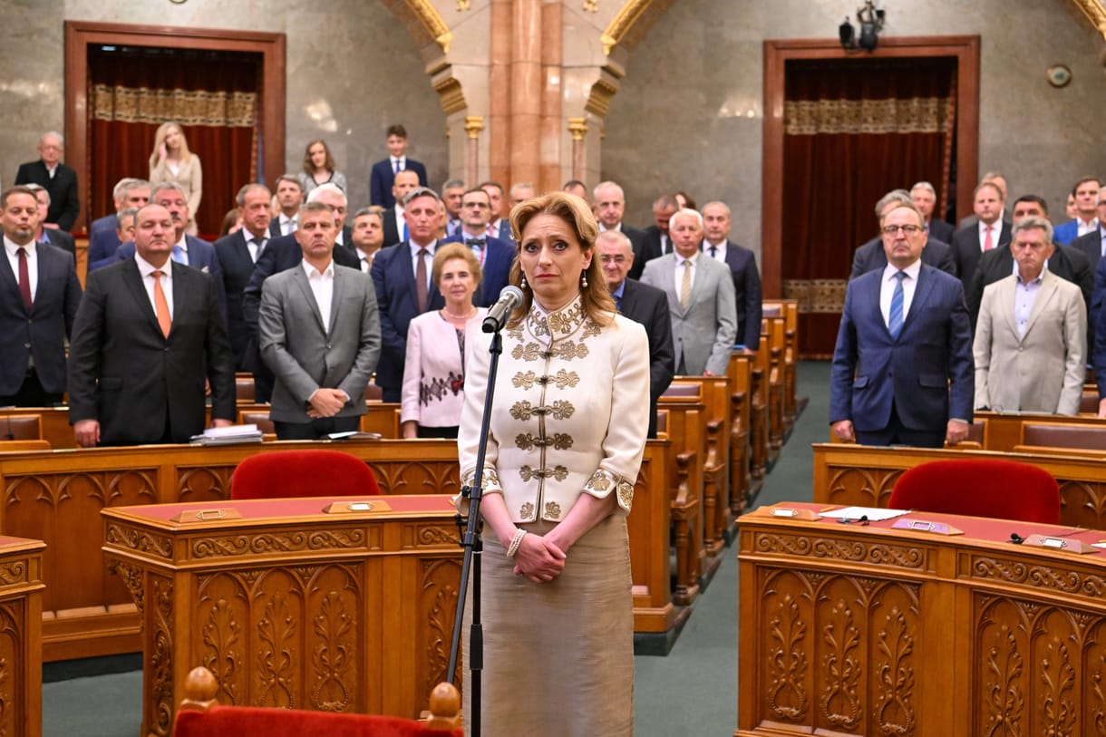 A leköszönő fideszes űrbiztos sejtelmesen üzent: Méltányosságból nem sorolunk még neveket, de kérjük, távozzanak önként a közösségünkből