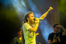 Reflexiók a színpadon: Anticionista szólamok és a cinkos hallgatás