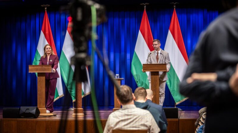 Újabb titkosított dokumentum feloldását ígérte Gulyás Gergely, mely bizonyítja Ukrajna és a Tisza Párt kapcsolatát