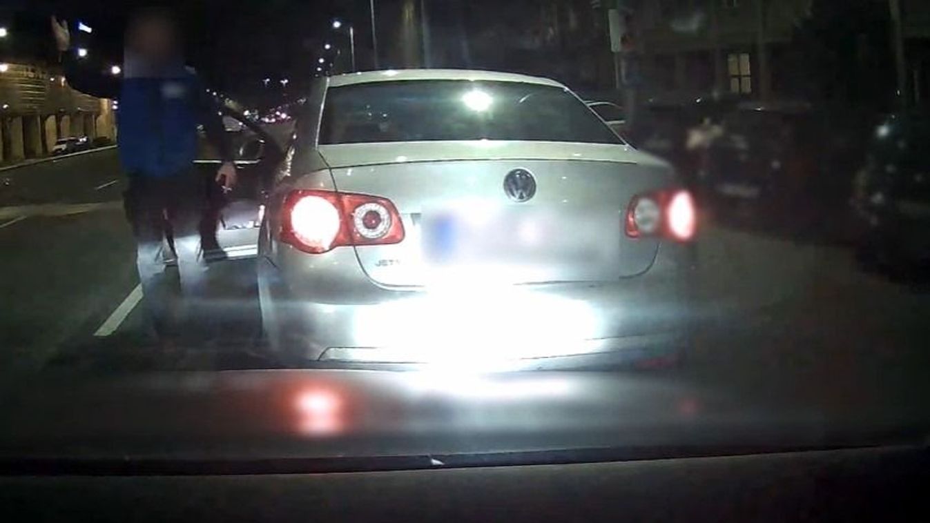 „Kiveszem a pisztolyom…” – Büntetőfékezett, őrjöngött és fenyegetőzött egy sofőr a Hungária körúton