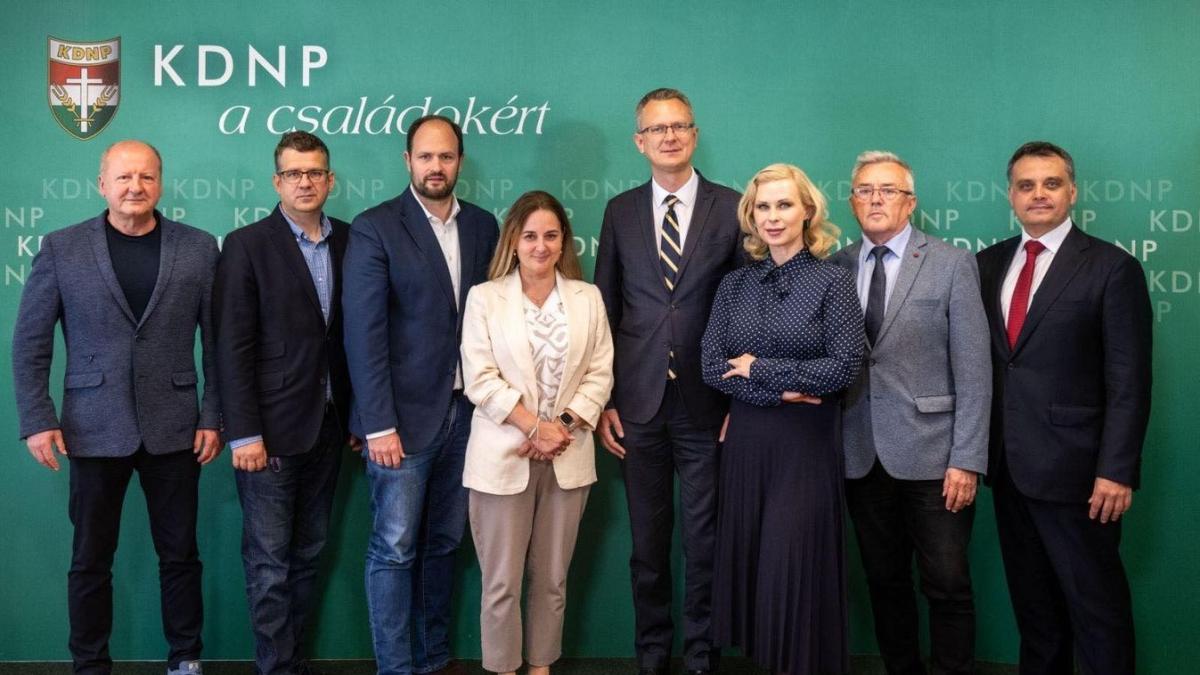 Hivatalos: ők alkotják majd a KDNP parlamenti frakcióját