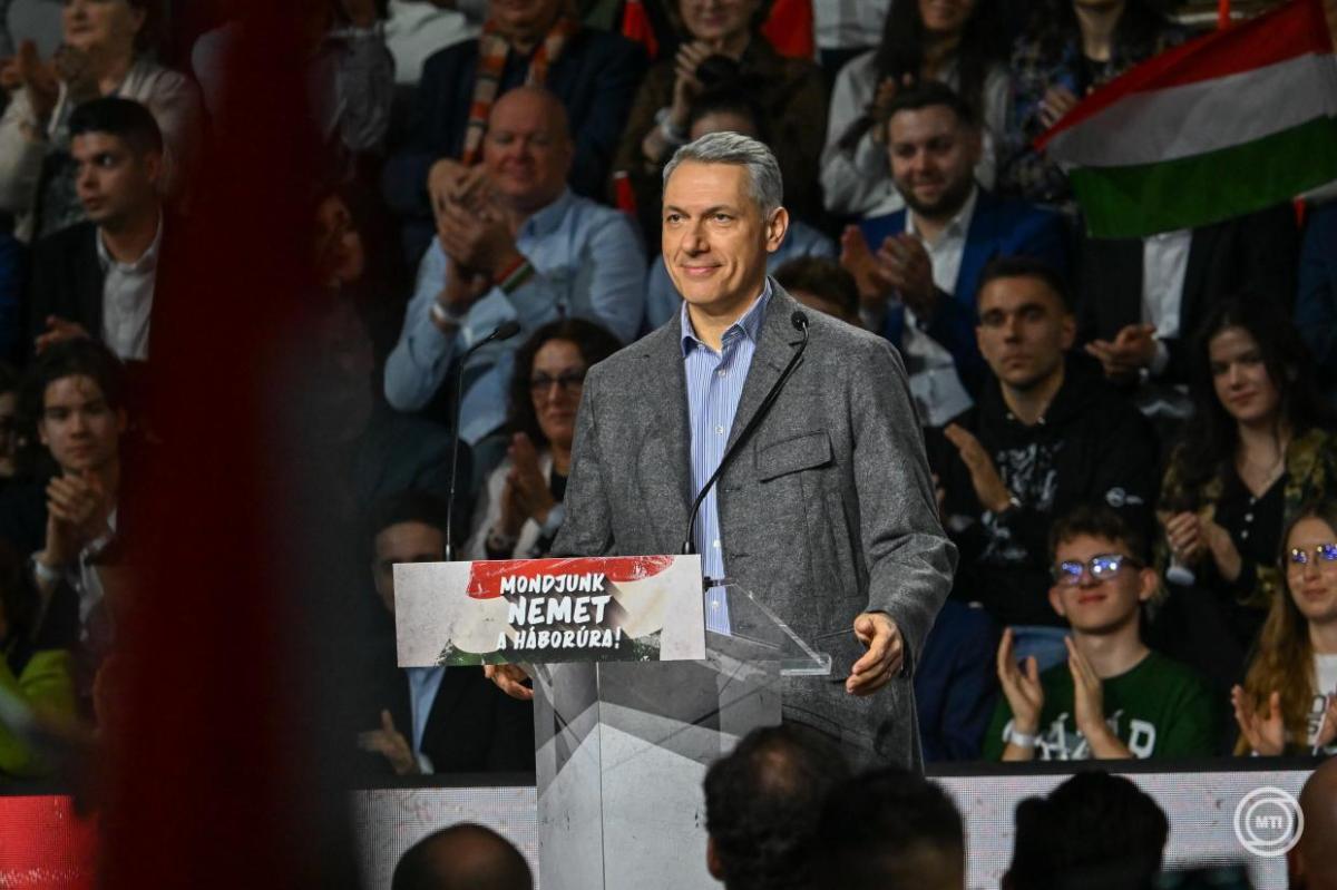 Lázár János bejelentette: beül a parlamentbe, de csak egy évre