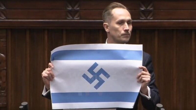 Horogkeresztes izraeli zászlót mutatott fel egy konföderációs képviselő a lengyel parlamentben