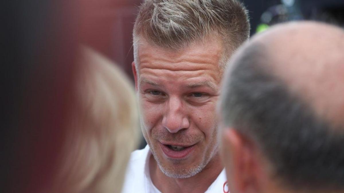 Kommentelő chatrobotok rajonganak ezrével Magyar Péterért