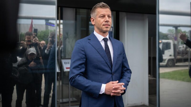 Magyar Péter a közmédiában: Felfüggesztjük ennek a propagandamédiának a szolgáltatását