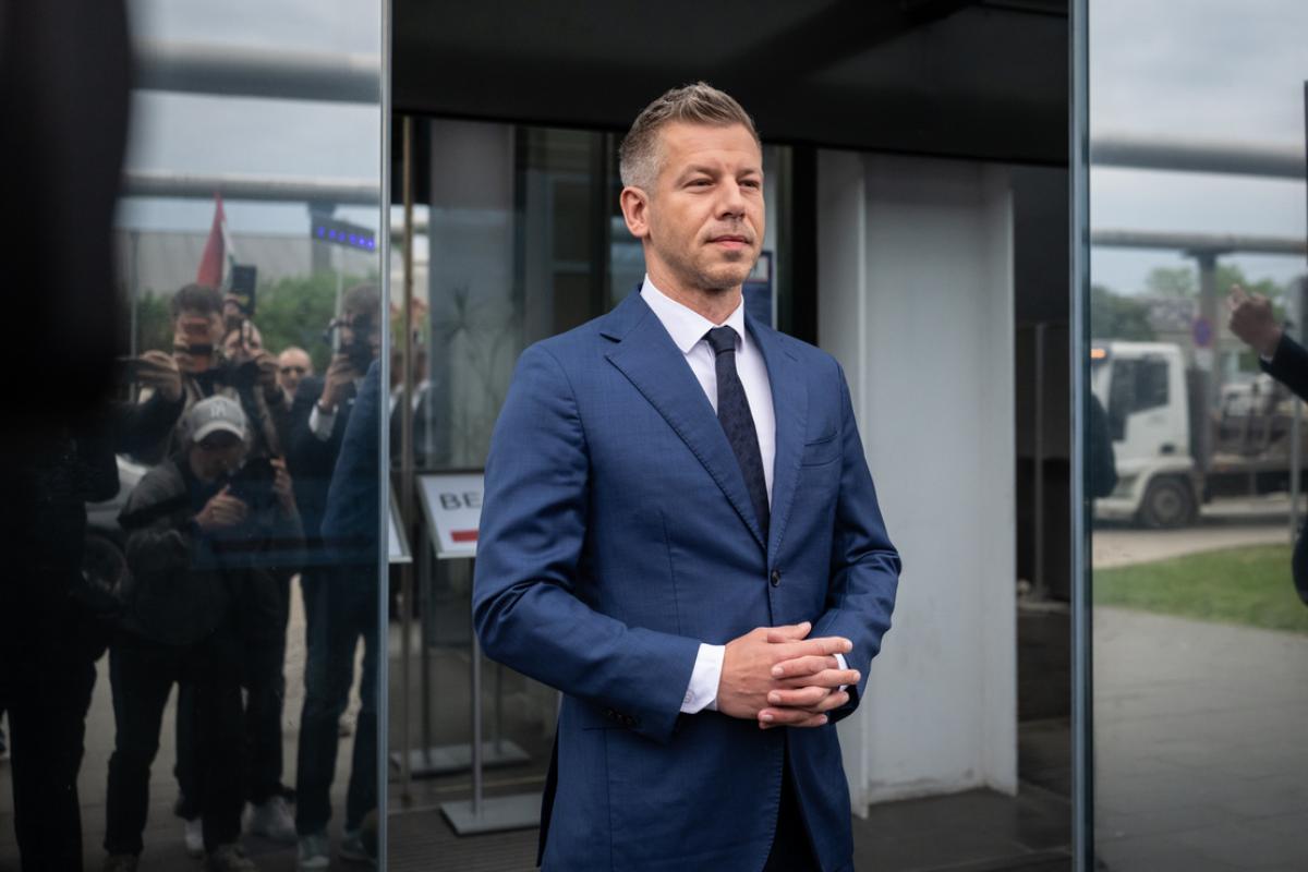 Magyar Péter a közmédiában: Felfüggesztjük ennek a propagandamédiának a szolgáltatását