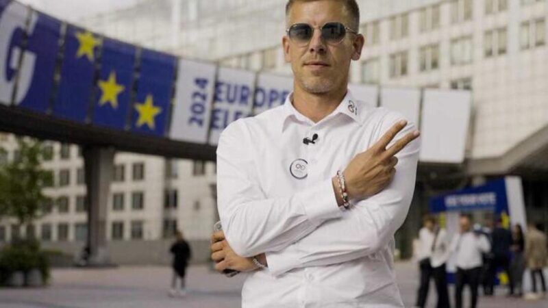 Magyar bejelentette: visszateszem az uniós zászlót a Parlament homlokzatára