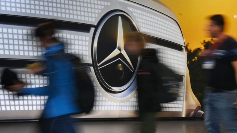 Zuhannak a Mercedes eladásai Kínában: nem a nagy neveket, hanem az innovációt keresik a vevők