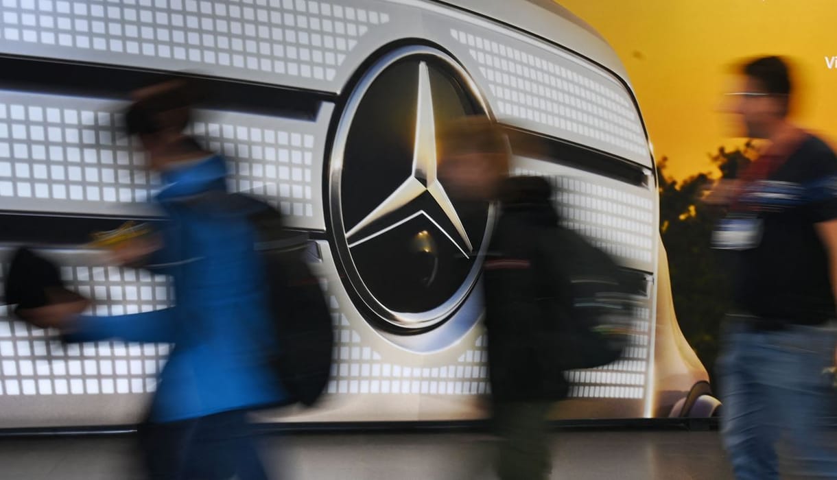 Zuhannak a Mercedes eladásai Kínában: nem a nagy neveket, hanem az innovációt keresik a vevők