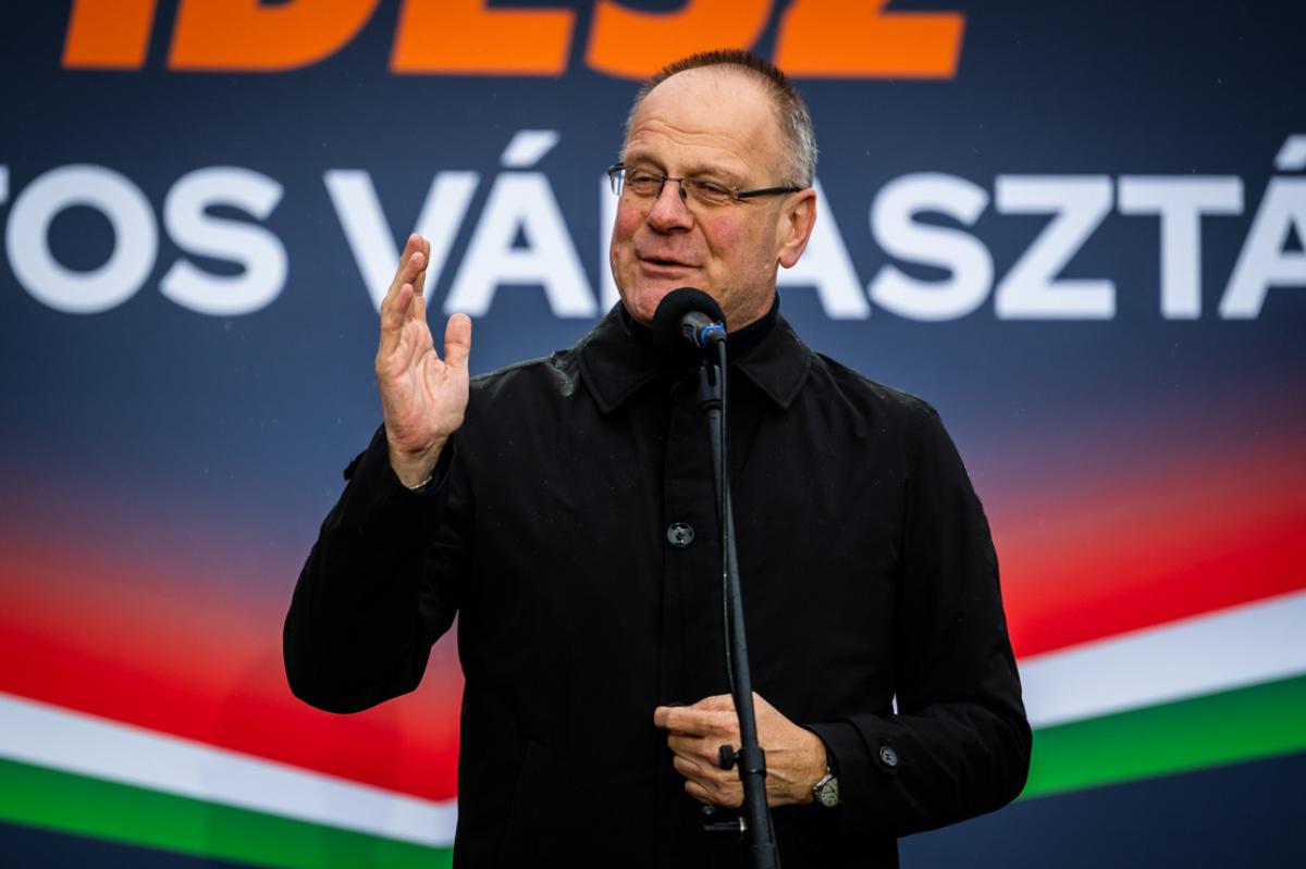 Még a volt Jobbikos politikus is Navracsics Tibor támogatására biztatja a szavazókat