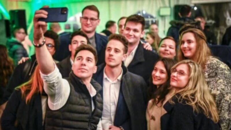 „Kisfőnök nem tett különbséget a nemek között, így két fiút és egy lányt is csúcsra tudott juttatni” – Botrány egy pécsi Tisza-szigetben