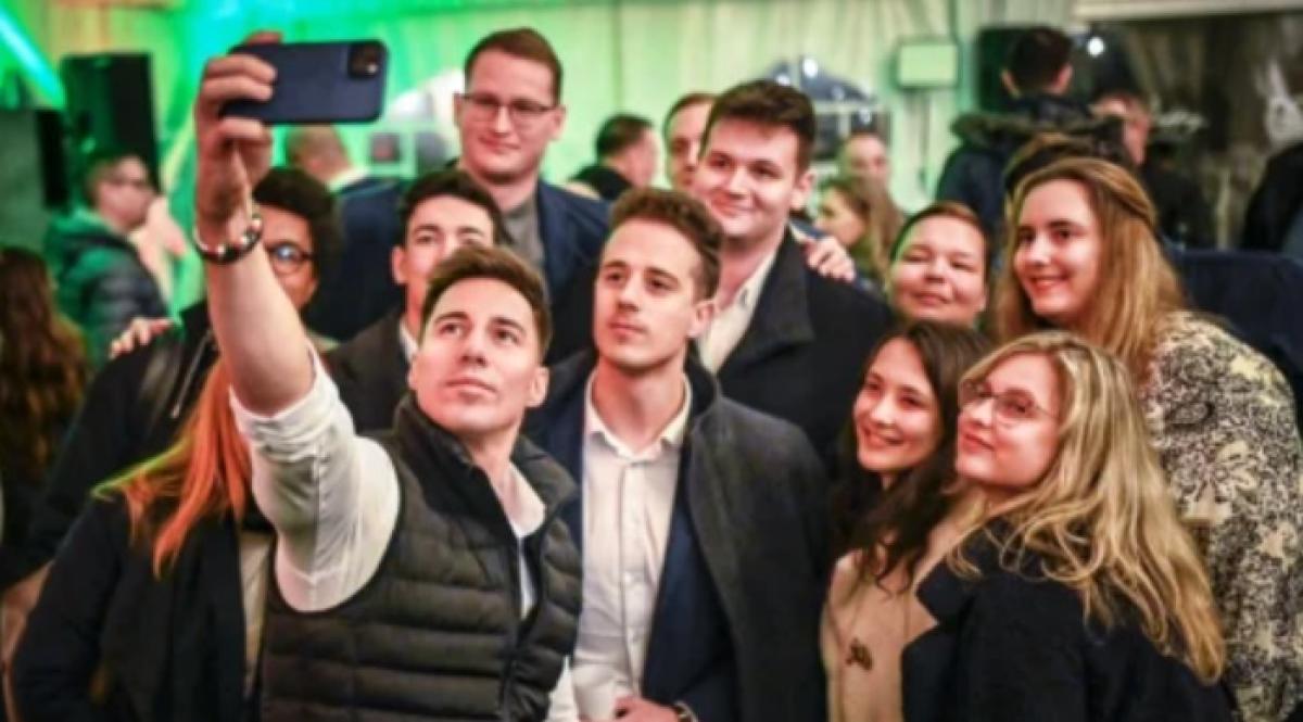 „Kisfőnök nem tett különbséget a nemek között, így két fiút és egy lányt is csúcsra tudott juttatni” – Botrány egy pécsi Tisza-szigetben