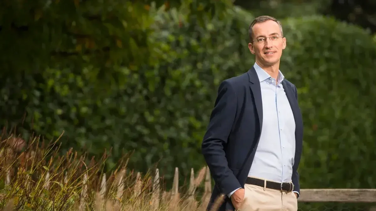 A milliárdos, aki szentté akar válni, és meg akarja változtatni Franciaországot